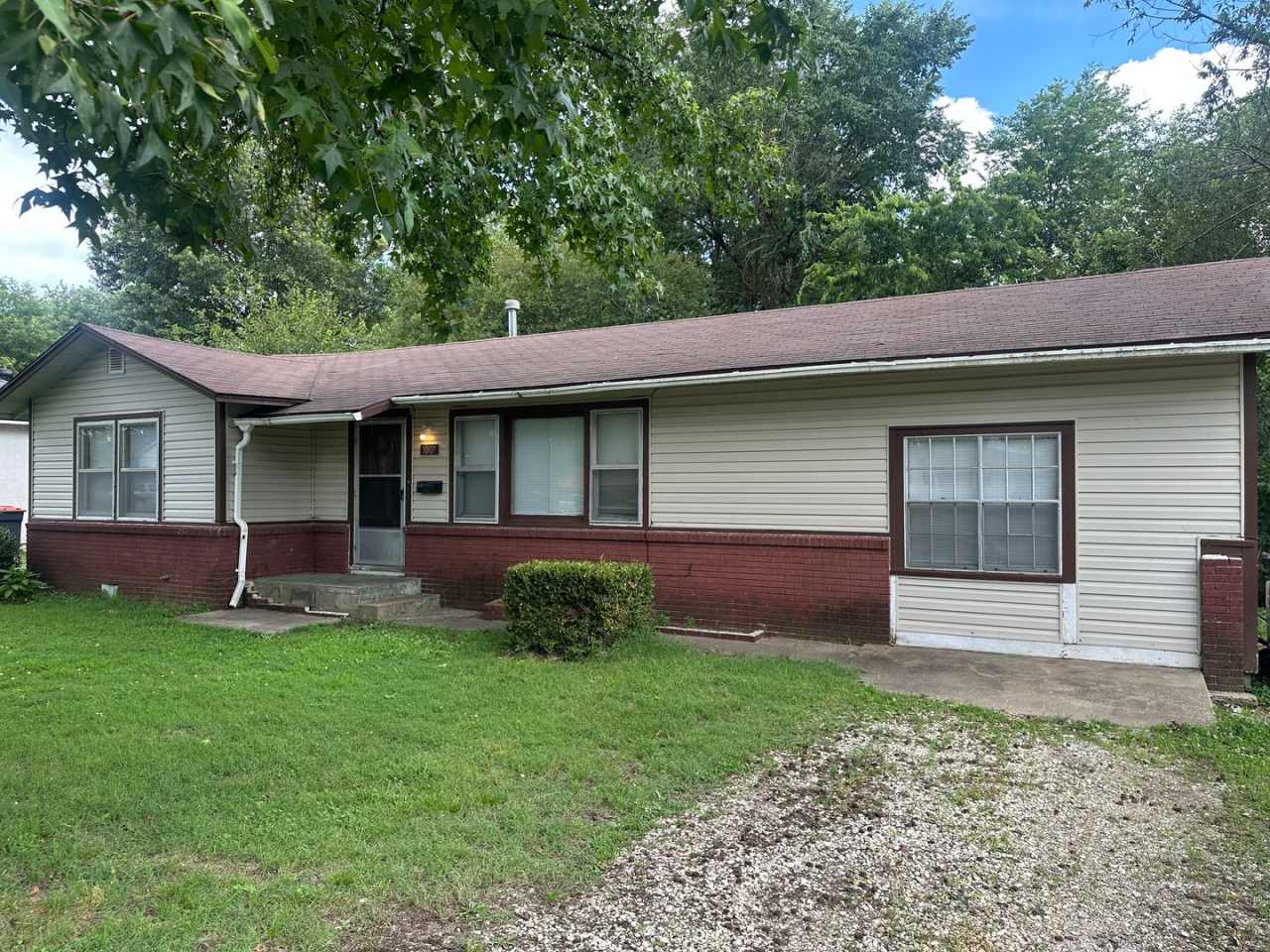 3-Bed, 2-Bath Springdale Home with Split Floorplan and Large, Fenced-In Backyard