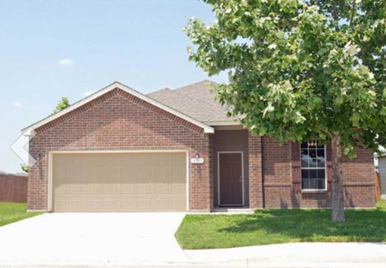 Welcome to this spacious 4 bedroom, 2 bathroom home located in Selma, TX.