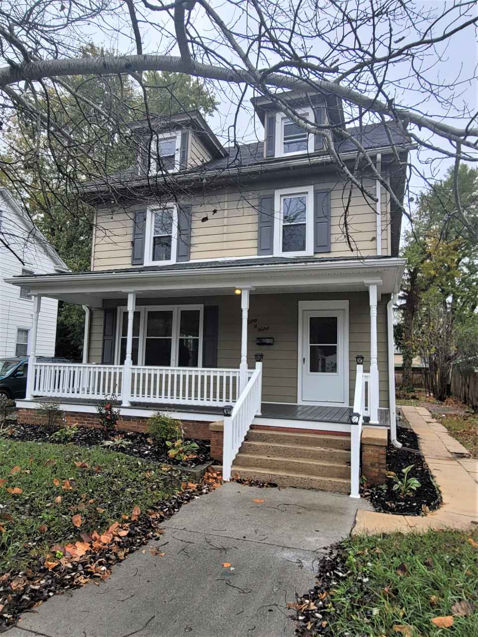 209 W Philadelphia Ave