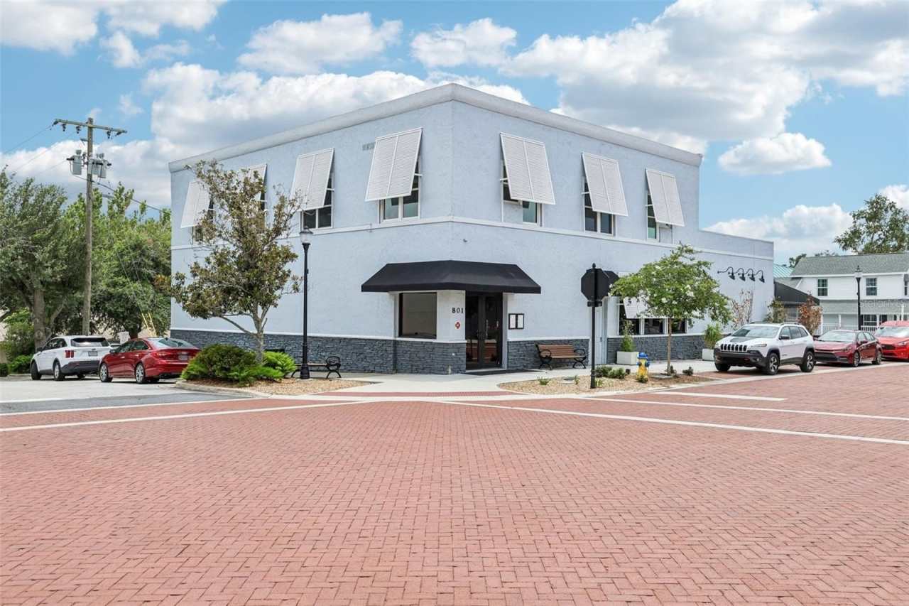 801 W MONTROSE STREET