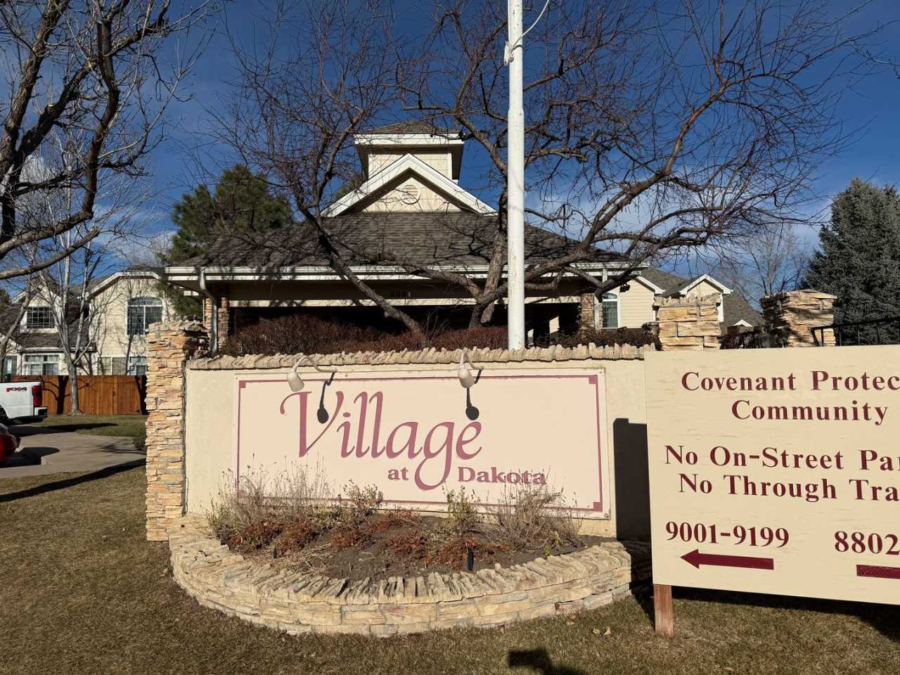 Newly updated 2 story townhome with single car garage in Littleton