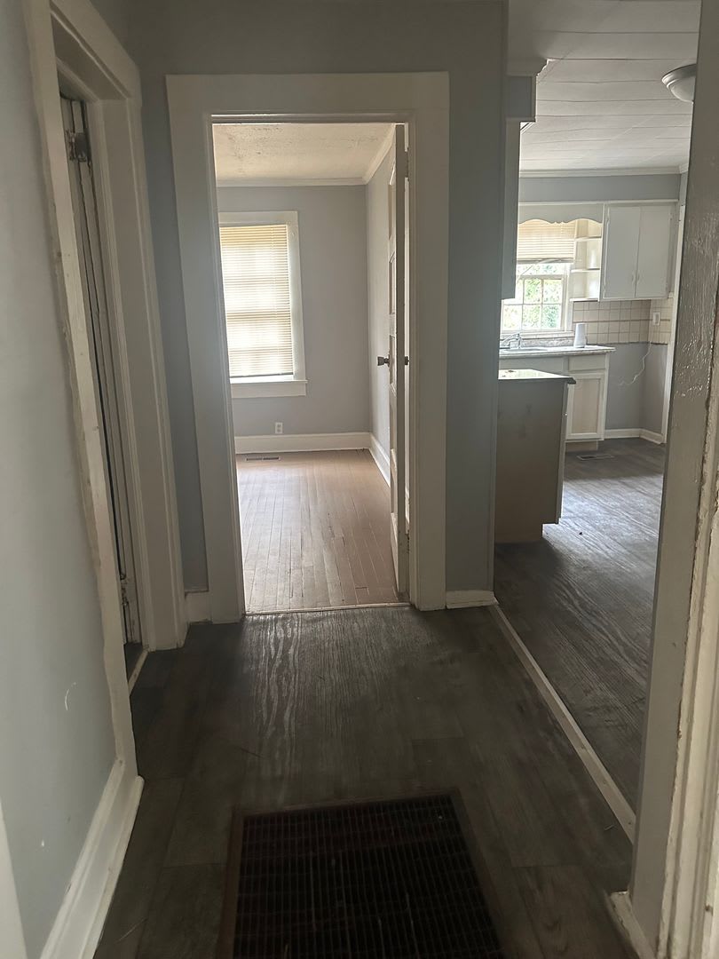 Charming 3 bedroom 1 bath with plenty of open space!