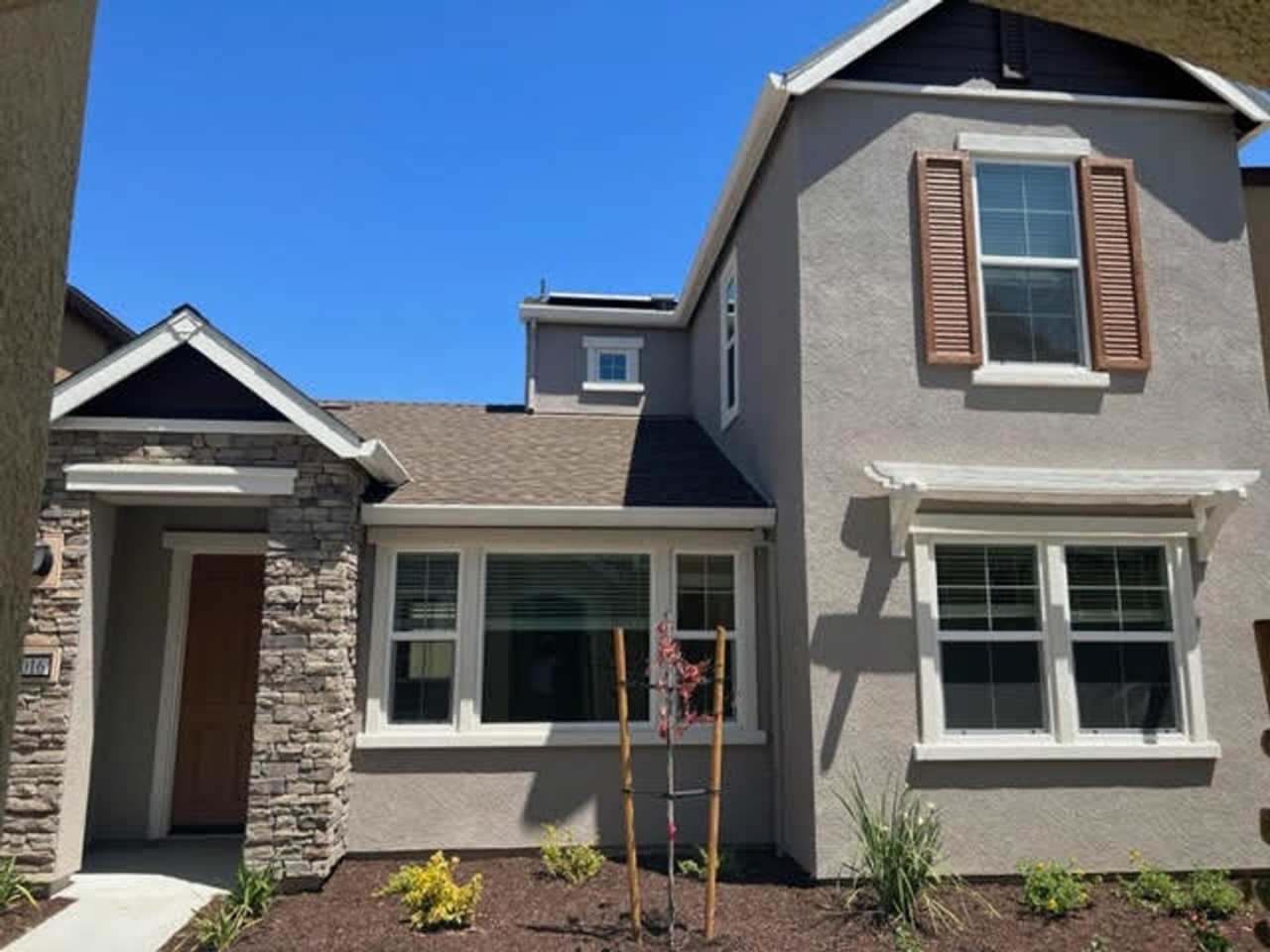 Gorgeous Newer Home in Roseville!