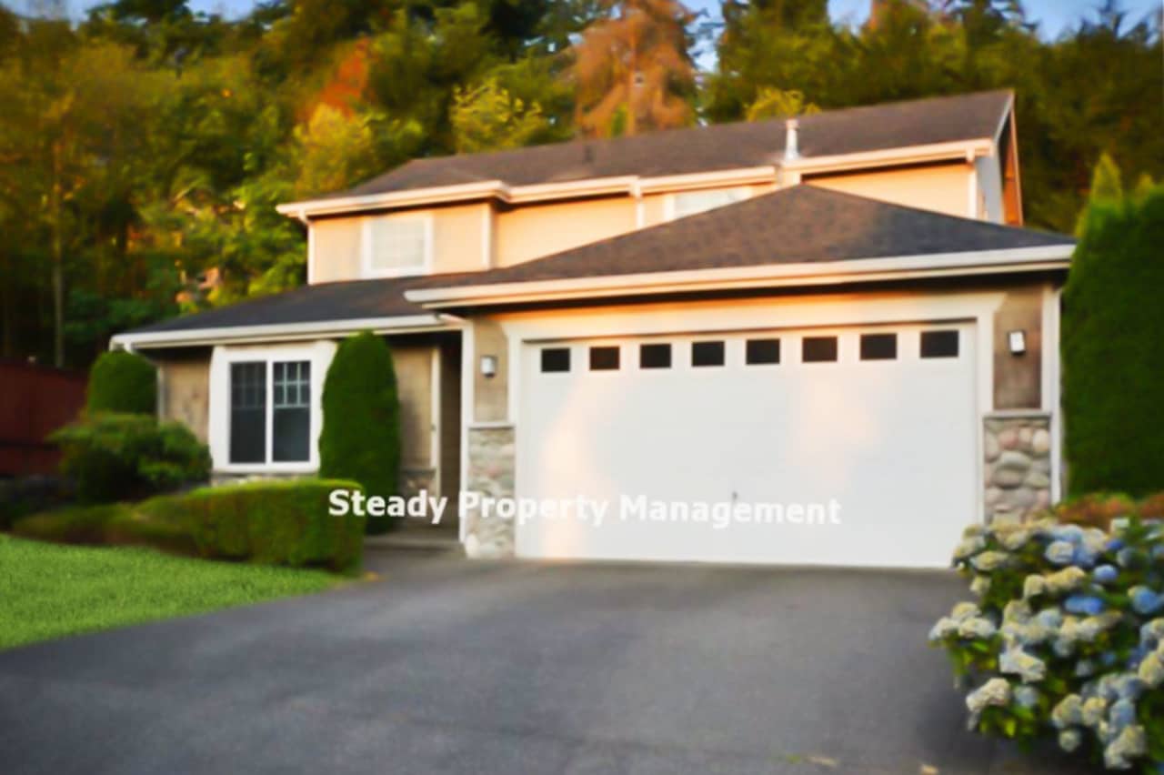 Spacious home in Maple Valley Neighborhood, Wilderness Hollow