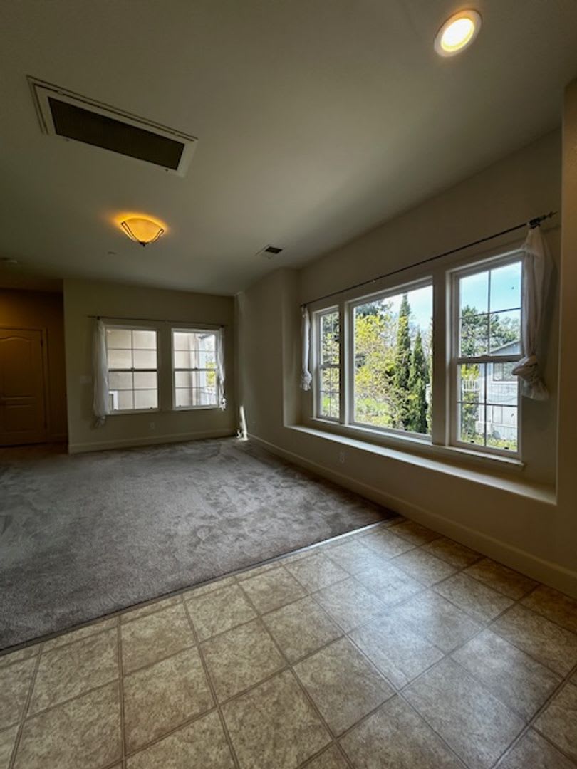 1 Bedroom 1 Bath Granny Unit with 1 Car Garage