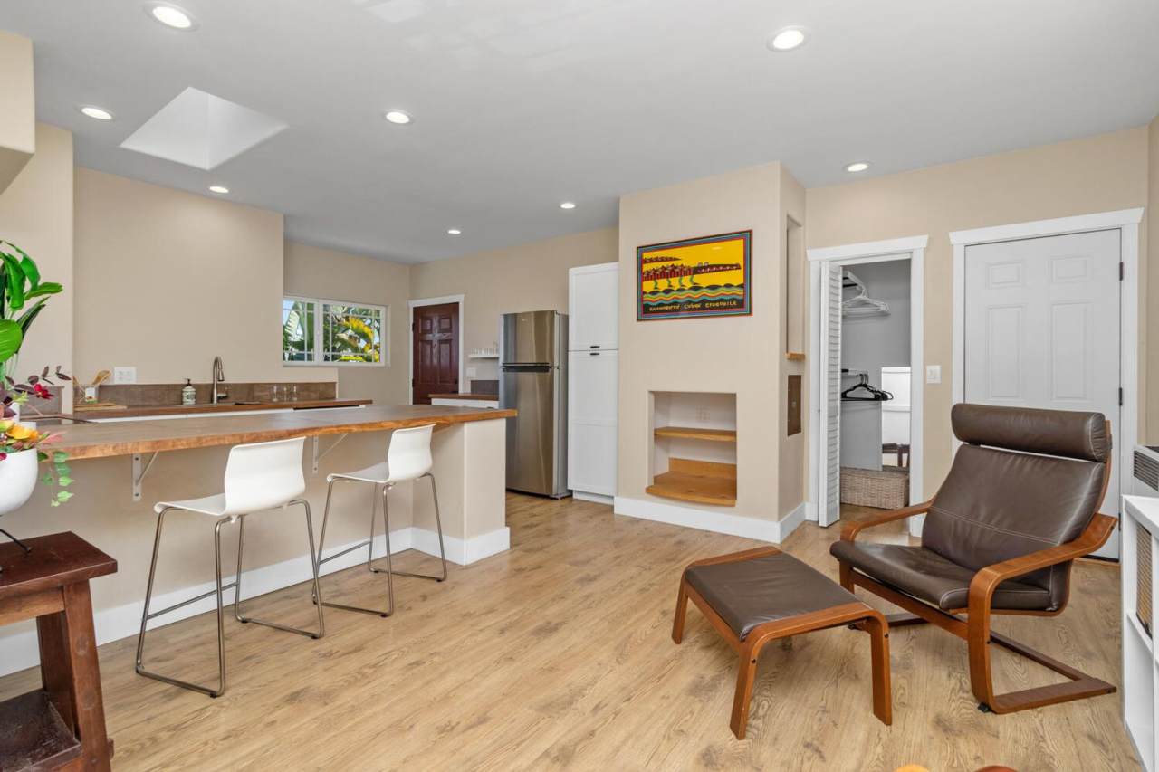 Charming Coastal Studio in Carlsbad - Furnished, all utilities + wi-fi included!
