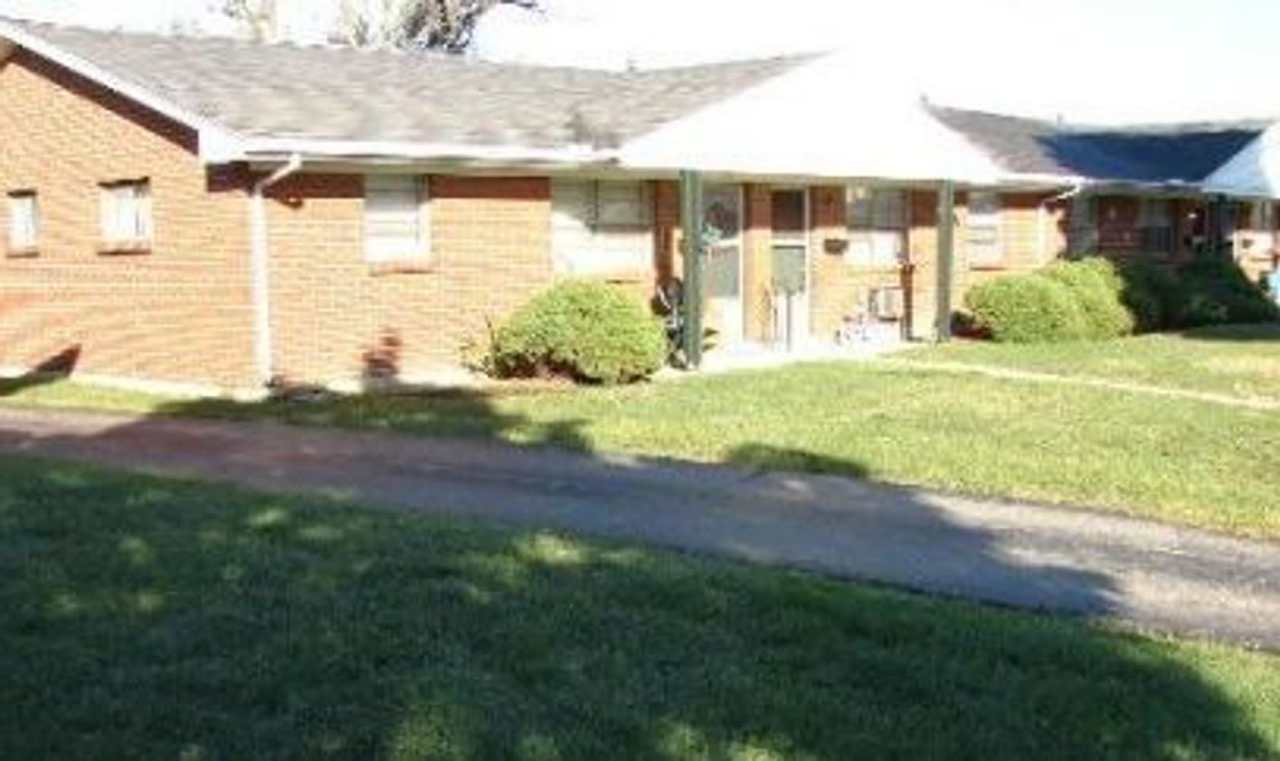 1 Bedroom Ranch Style Apartment