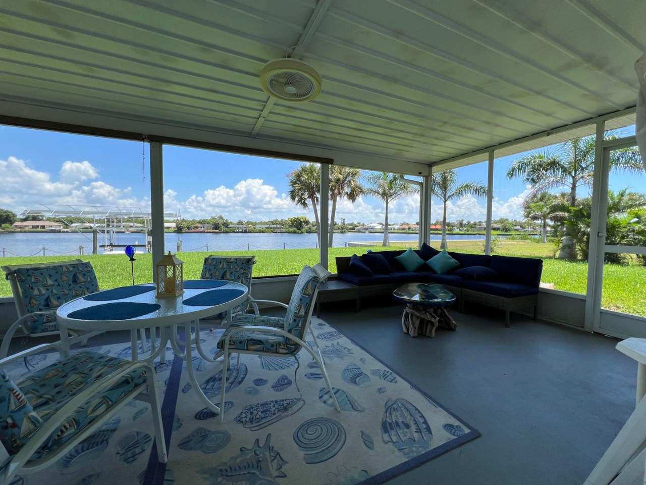 $3,300/month ** Short Term / Seasonal - Furnished ** 2 Bed / 1.5 Bath - Lakefront ** Single Family Home