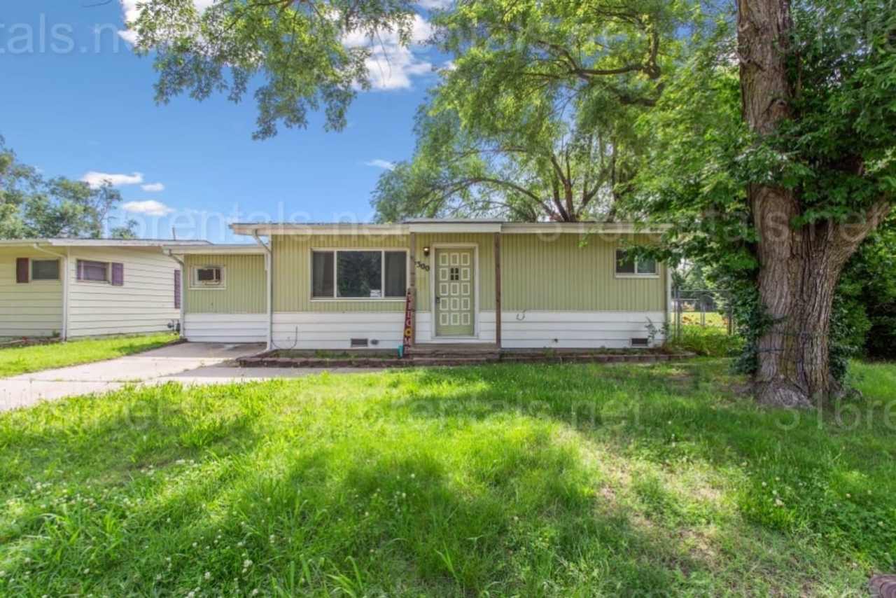 $1195 - 3 bed 1 bath - Single Family Home