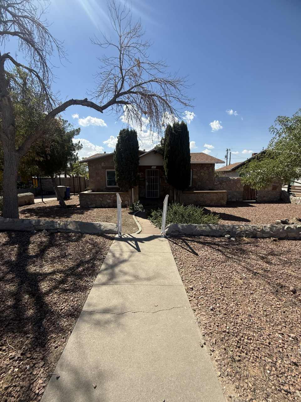 211 N CAMPBELL Street