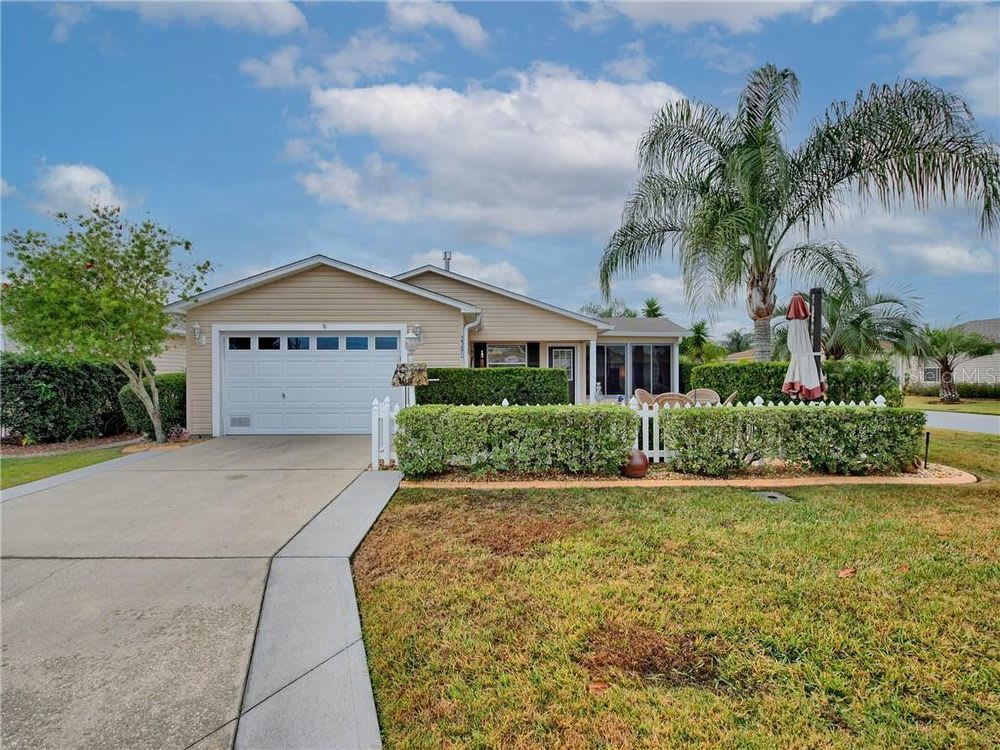 2390 Southern Oak St