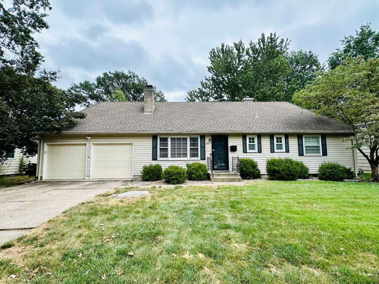 {8417} Shawnee Mission East + Ranch Floor plan + Finished Basement + Fenced Yard