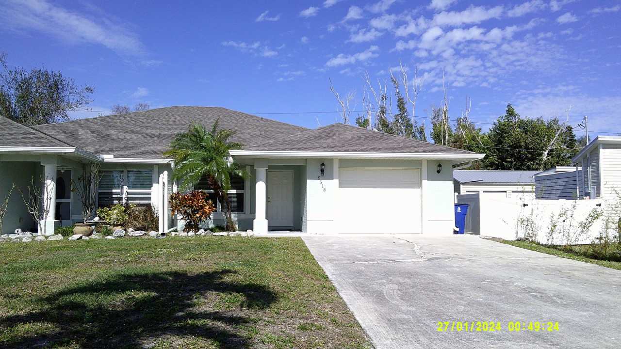 Bokeelia duplex-close to Pine Island Rd and Stringfellow