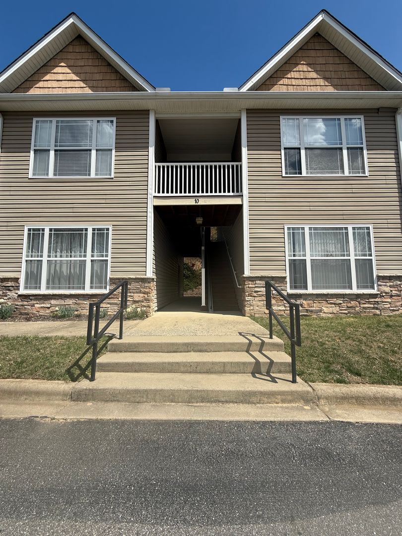 Charming 2 bedroom condo in North Asheville