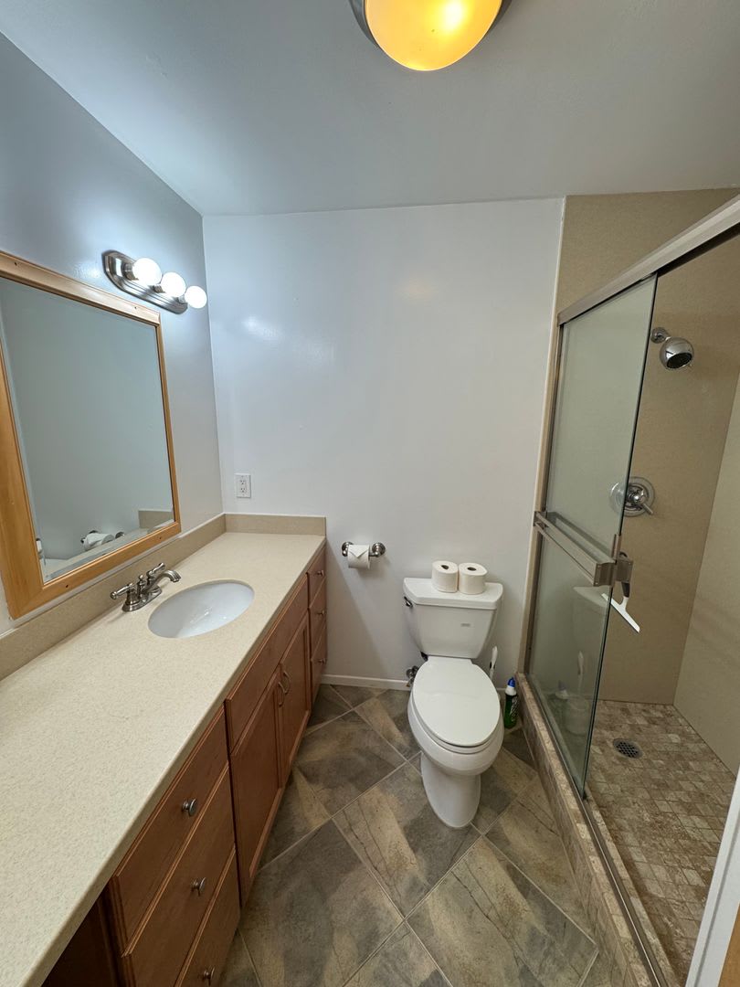 Private Manoa One Bedroom Unit with a beautiful valley view (420 sq ft)