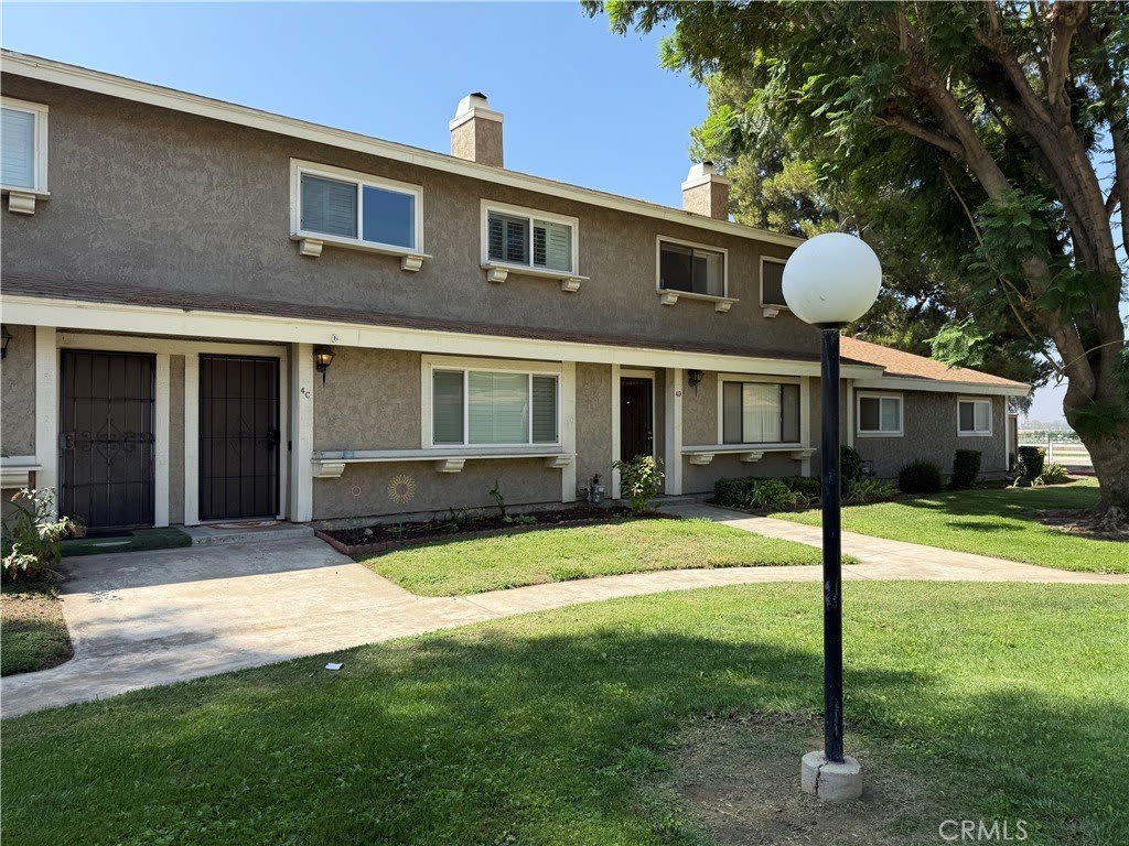 2061 W Redlands Boulevard