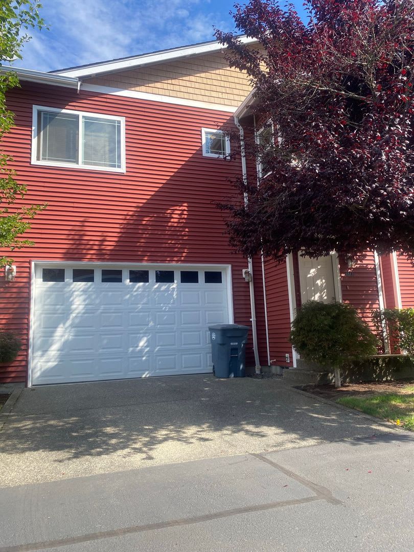 No Mower Needed! Great Townhome In A Beautifully HOA Maintained Community