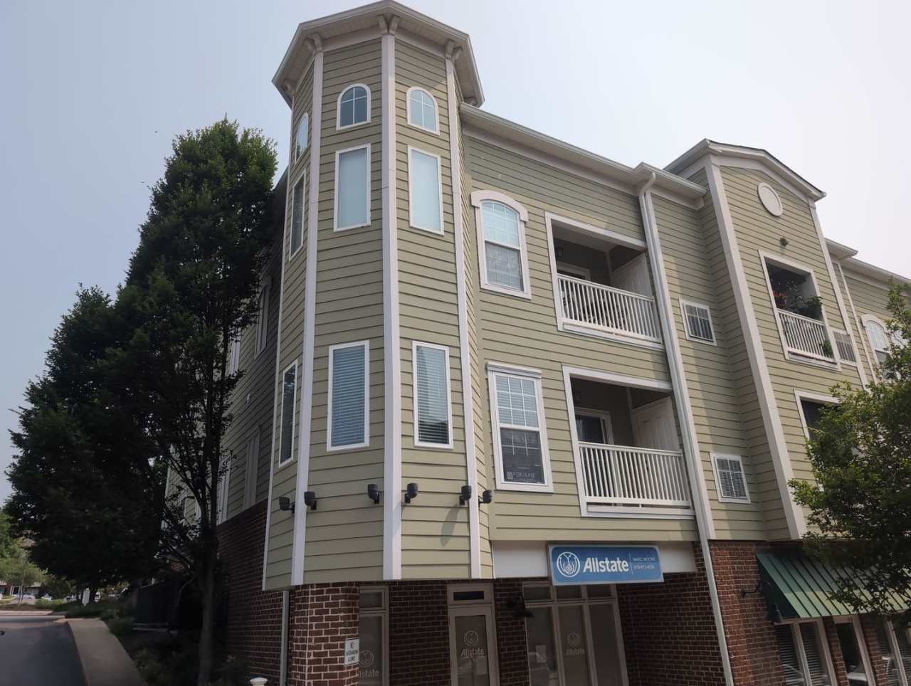 LARGE 1-Bed/1-bath in Lenox Village