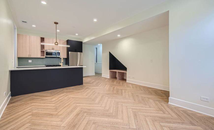 2043 N Humboldt Boulevard