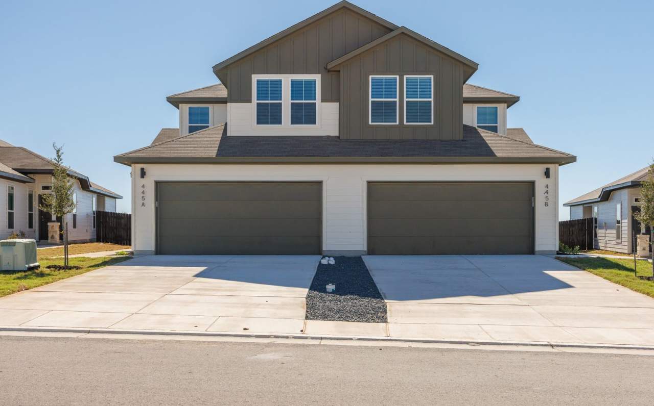 Brand New Modern Duplex in Buda with Premium Finishes and Spacious Yard!