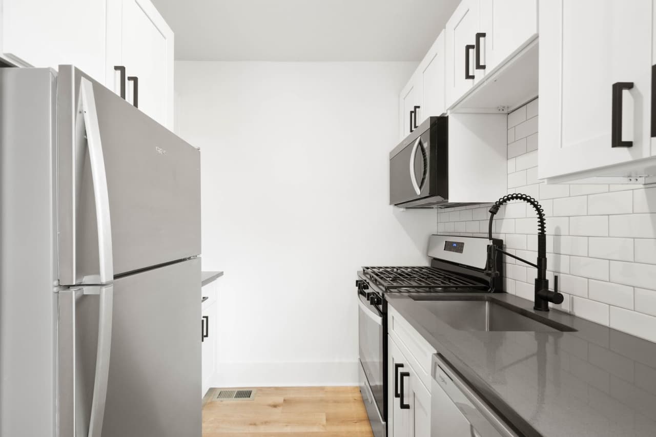 MOVE IN NOW! FULLY RENOVATED 2 BEDROOM IN DORMONT!