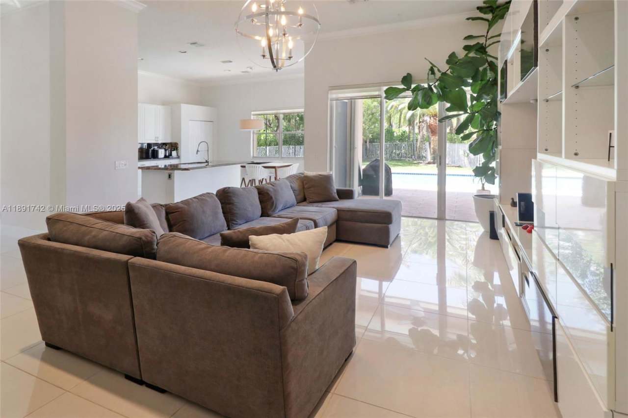 1600 Blue Jay Circle