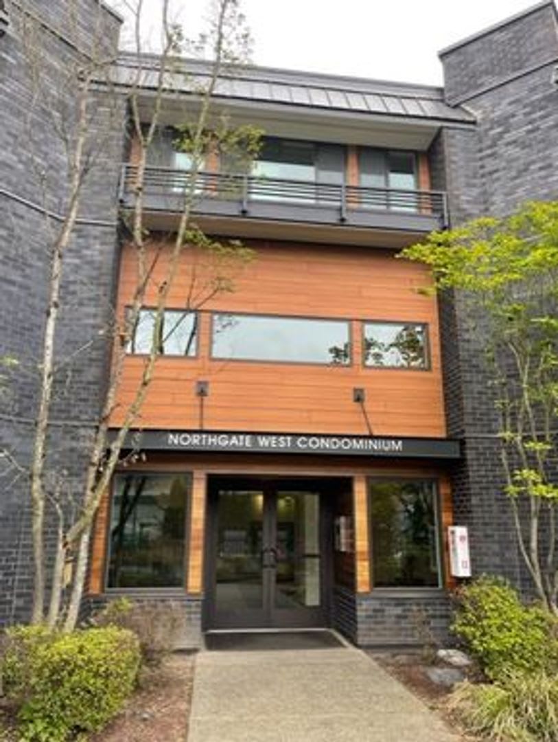 $500 OFF FIRST MONTH! Top-Floor 2-bed, 2-bath Condo with Modern Updates!