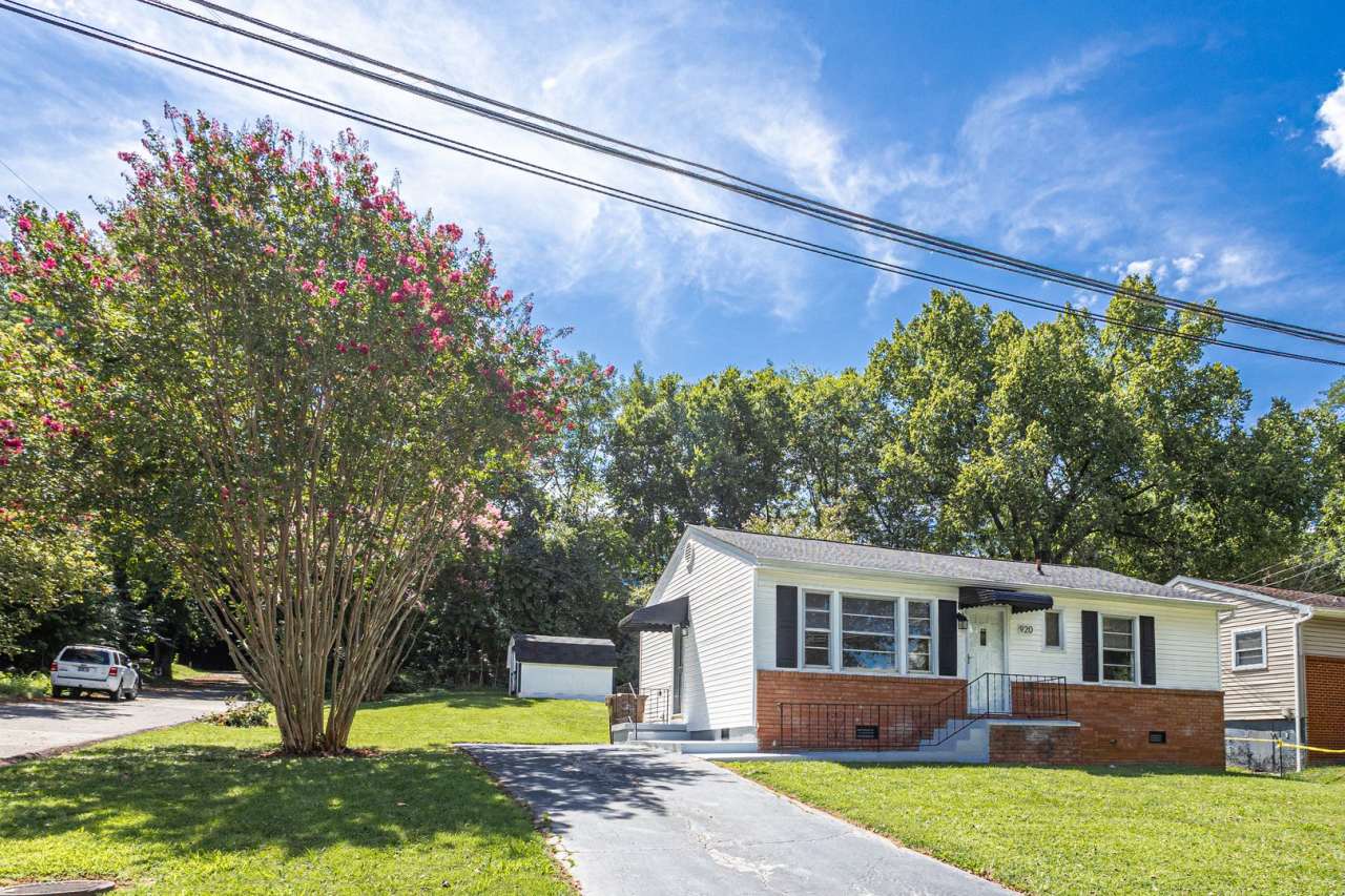 Charming 2-Bed, 1-Bath House in Prime South Knoxville | Walk to Breweries, Restaurants  Waterfront