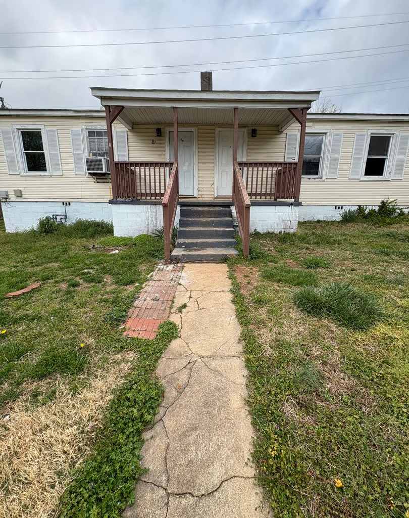 1 Bedroom 1 Bath minutes from Downtown Greenville !!!!