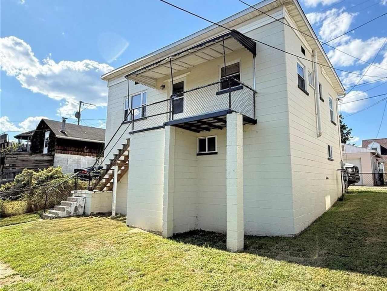 Charming 2 Bedroom Home in South Charleston with Beautiful Hardwood Flooring Throughout!