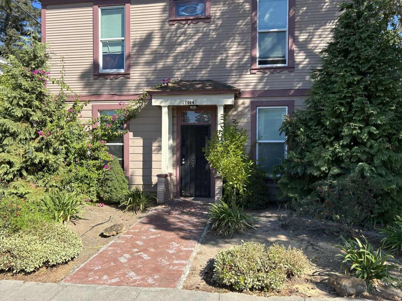 1 Bedroom Upstairs Apartment on Napa Street