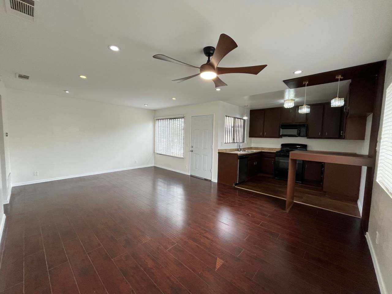 READY FOR MOVE-IN! 2+1 w/in-unit laundry + water included!