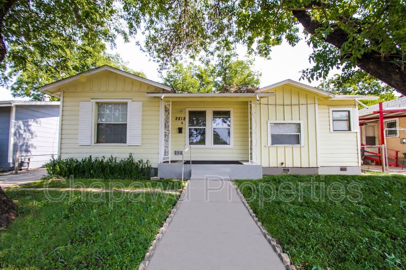 2818 E Houston