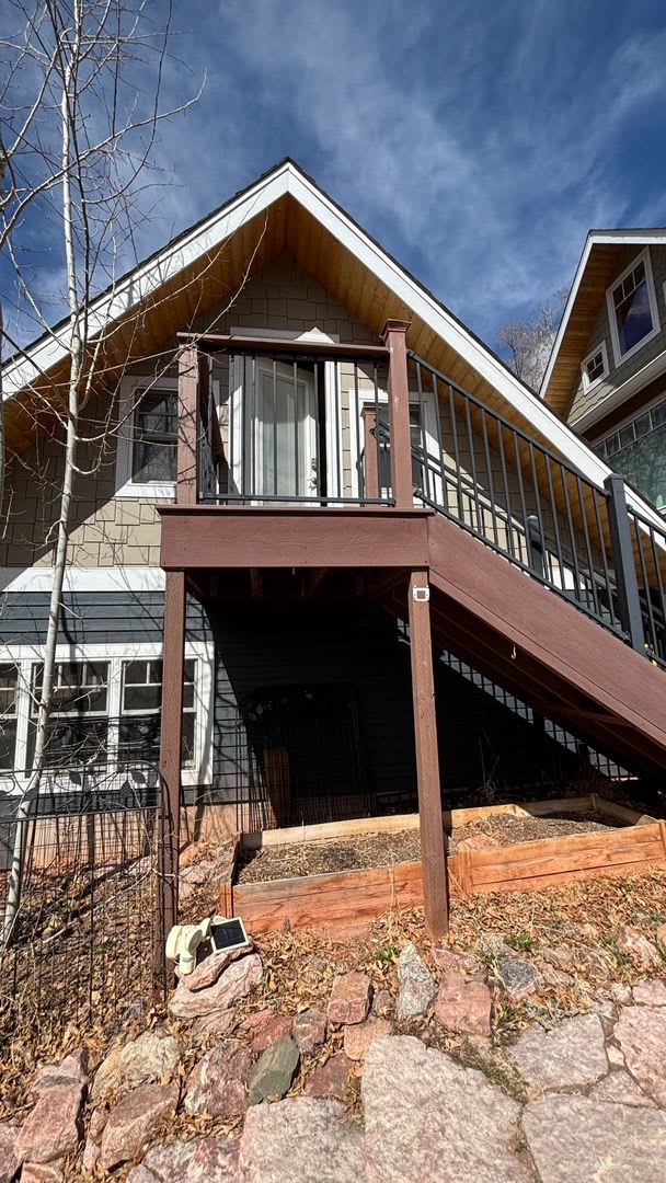 Adorable Garage Studio in beautiful Manitou Springs.