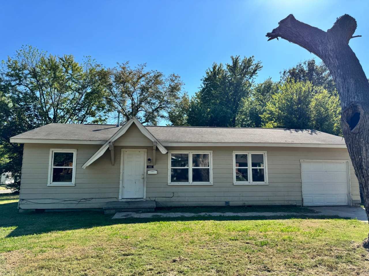 3BEDROOM HOME IN NORTHGATE NEIGHBORHOOD