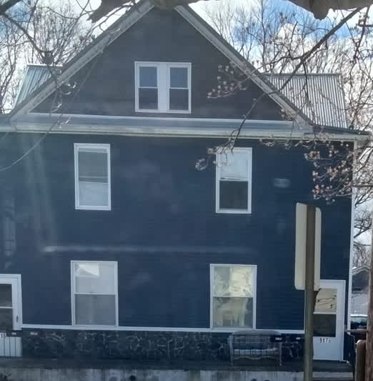 917 West 3rd Street - 1/2 - upstairs