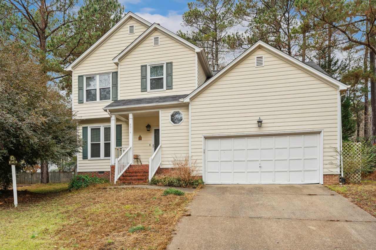 Pet friendly, 3 bedroom home with bonus room and fenced yard in Woodlake!