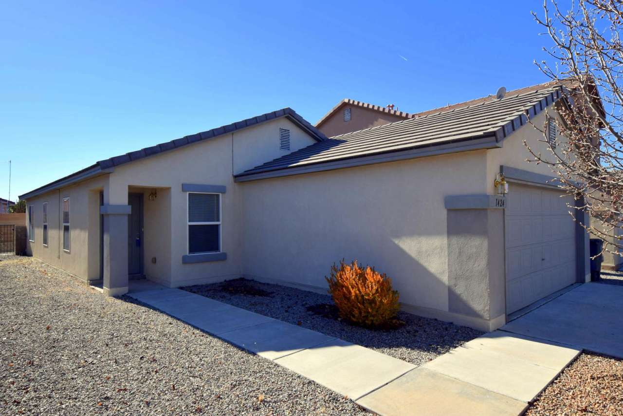 VISTA DEL NORTE 2 bedroom 2 bath 2/CG