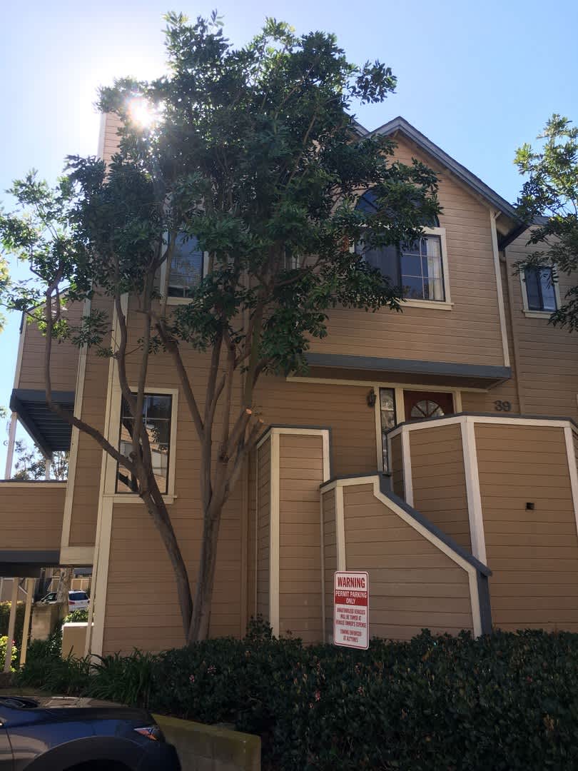 2BD/2.5BA townhome in UTC Near UCSD!
