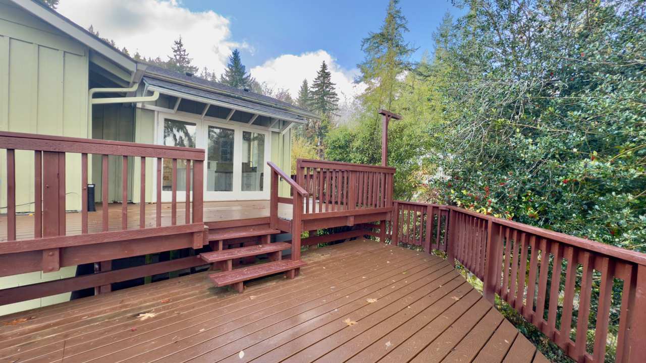 Lakefront Home at Summit Lake 3 Bedrooms with Lake Views