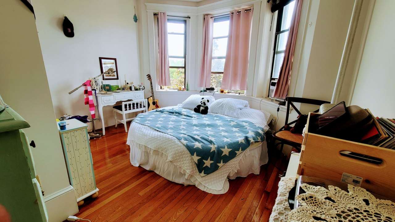 Perfect Location Near T! Heat  Hot Water Inc!