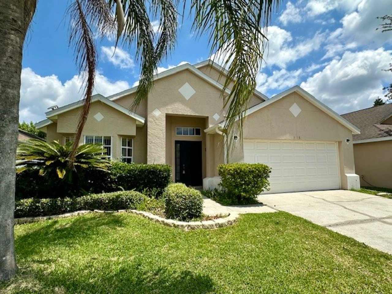 4/2 in HUNTERS CREEK! Available AUGUST 8th, 2025!