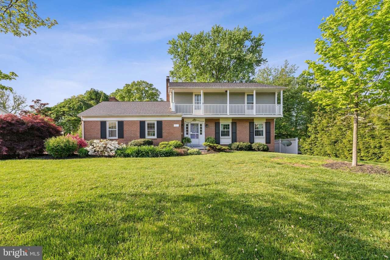 800 W COUNTRY CLUB DRIVE