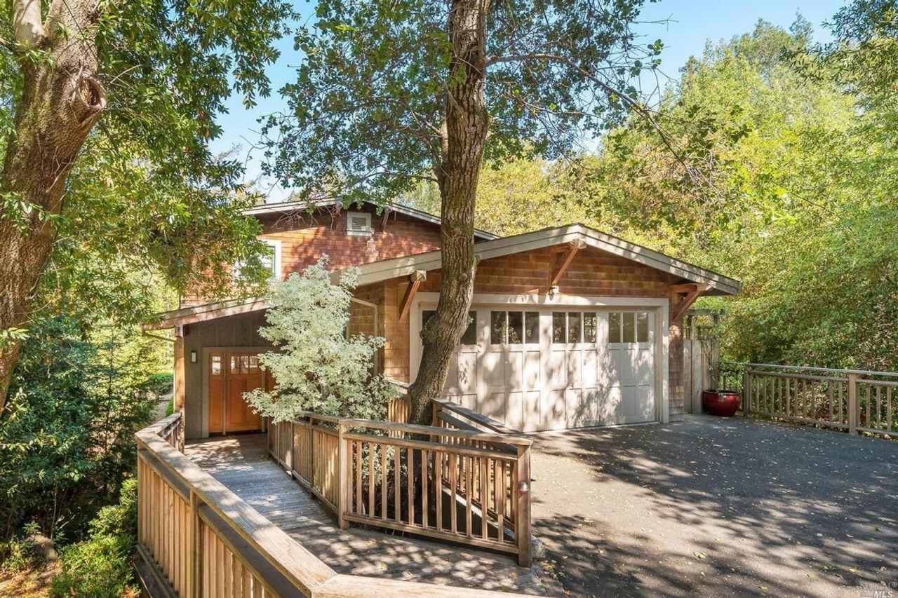 CRAFTSMAN 5BD / 3.5BA HOME ON DESIRABLE CULLODEN PARK ROAD IN SUN VALLEY