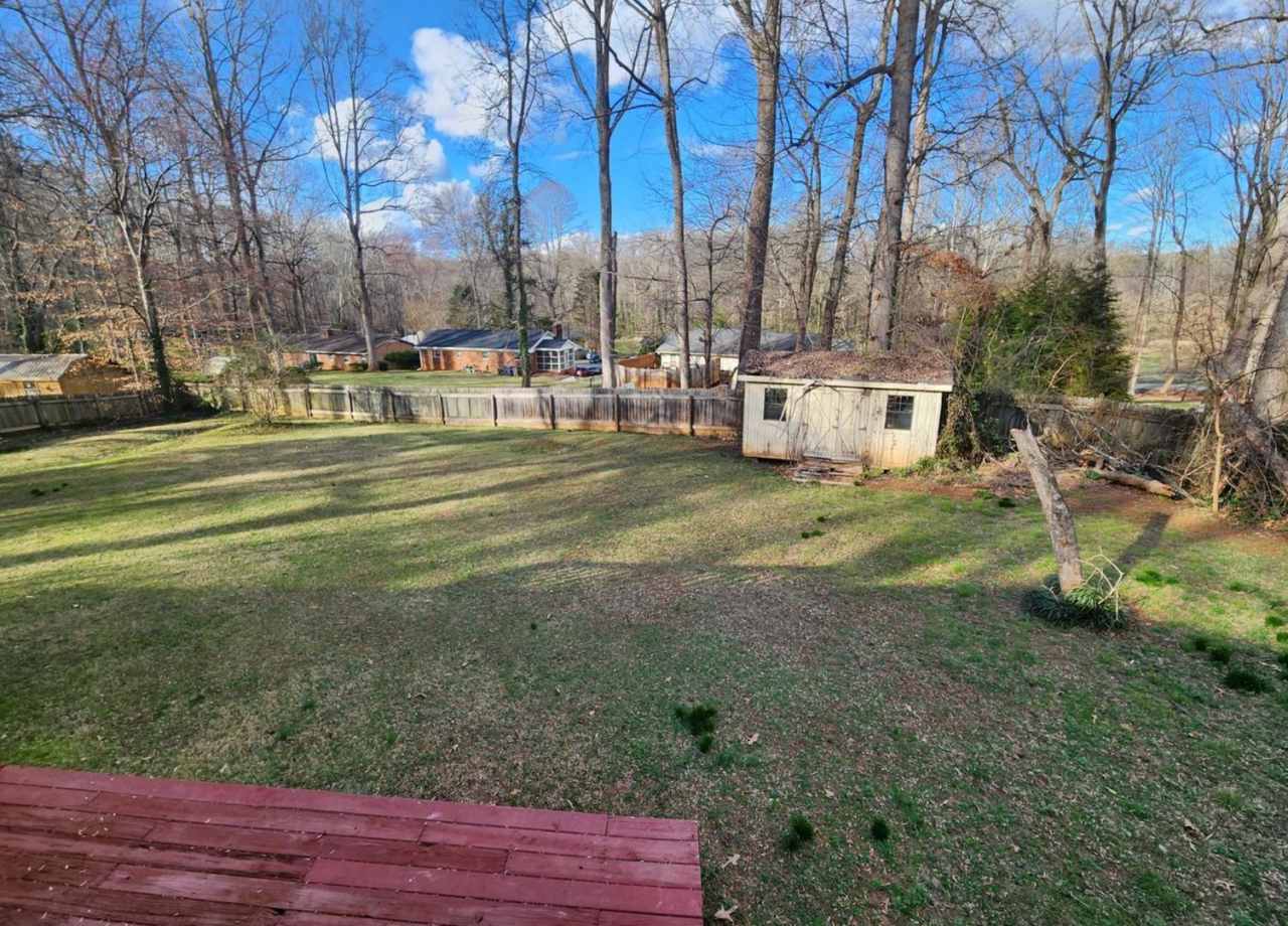 Room in 4 Bedroom Home at Edith Ave