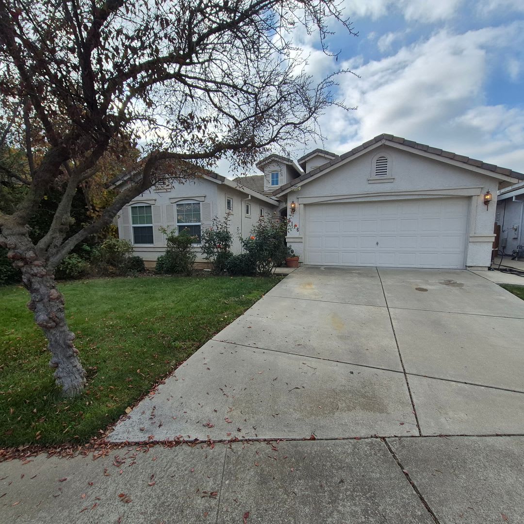 Excellent single story floor plan, nice area of Elk Grove