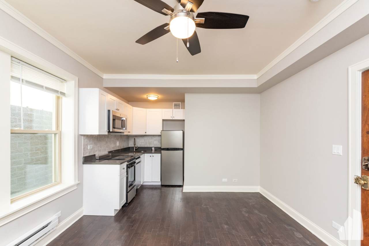 640 West Wrightwood Avenue