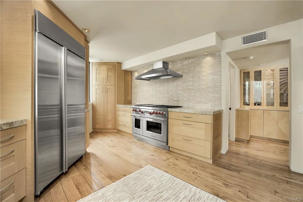 1008 East Balboa Boulevard