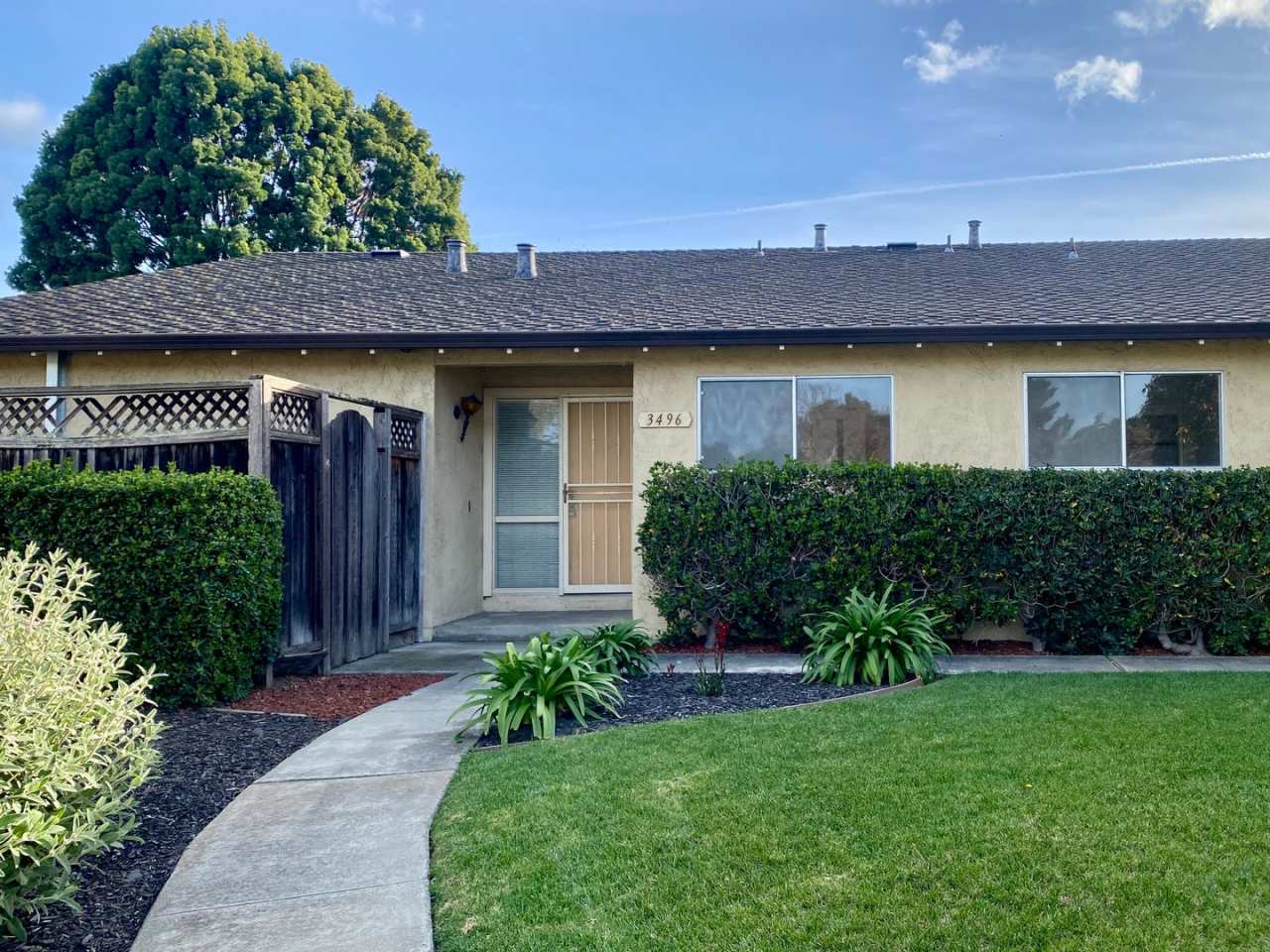 Spacious 3 Bedroom 2 Bath Duplex unit in Santa Clara