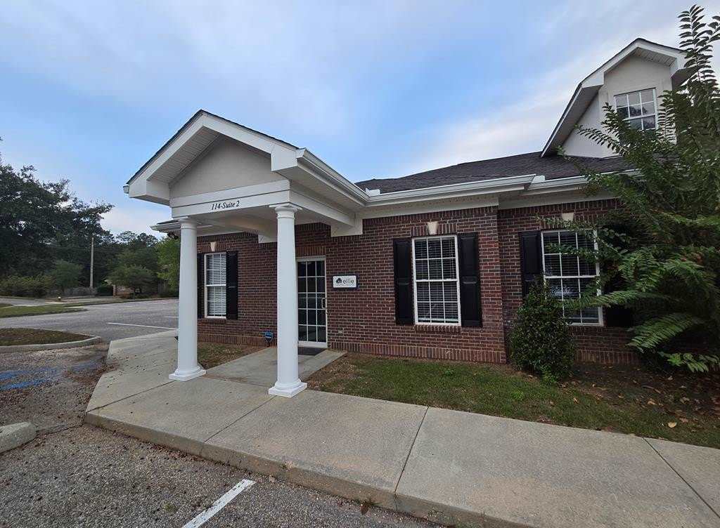 114 Adris Pl